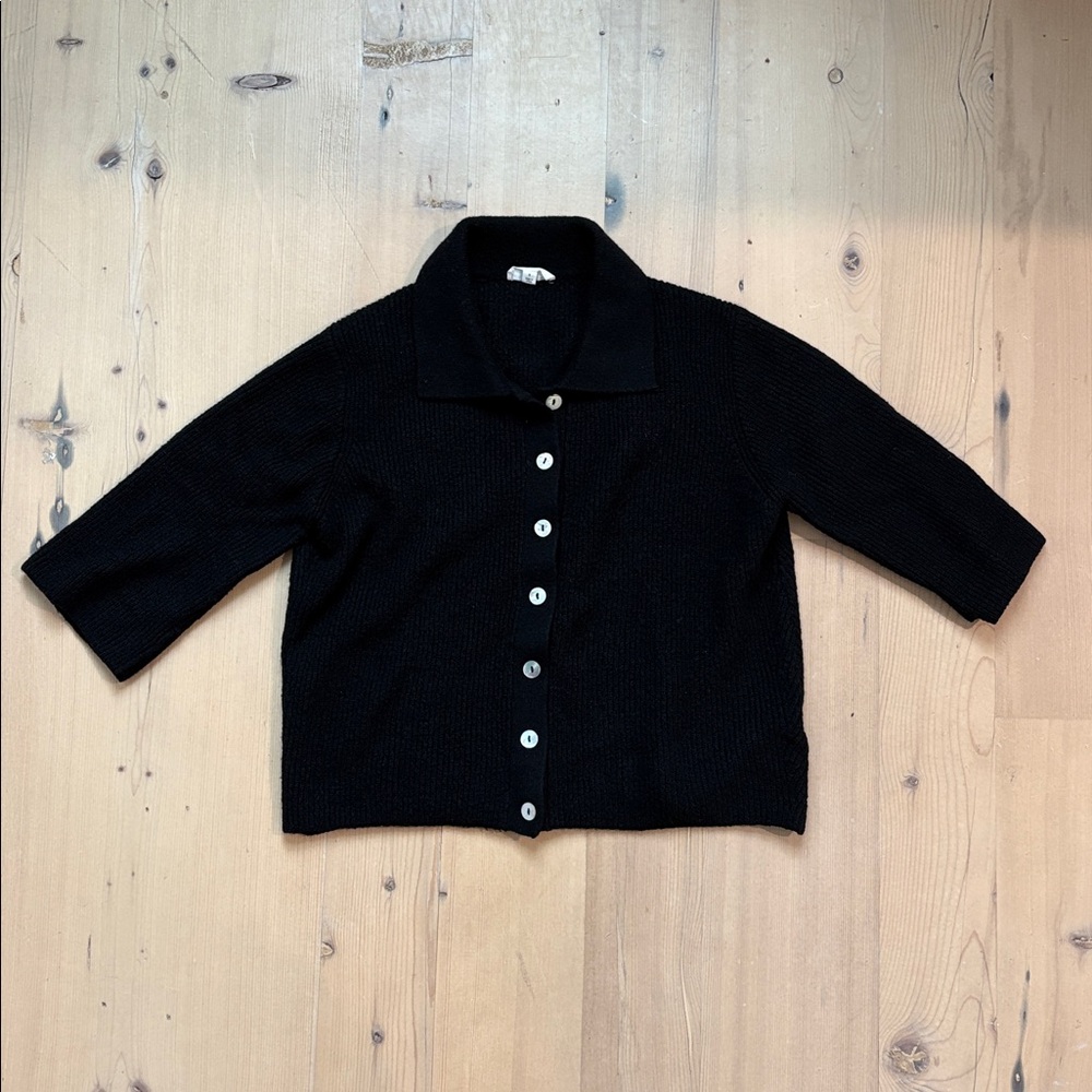 a loves a Collared Black Minimalist Women's Button-Down Sweater Pearl Buttons